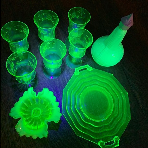 Uranium glass platter, vintage Jenkins glass - Picture 5 of 7